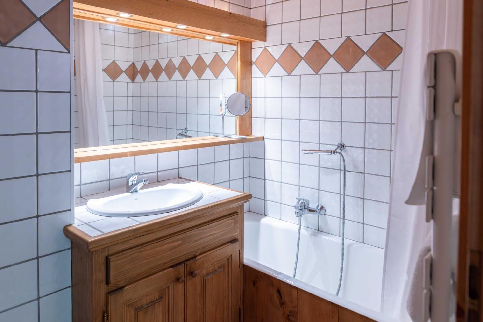 Warm 2-Bedroom Apartment Near The Tourist Office 梅杰夫 外观 照片