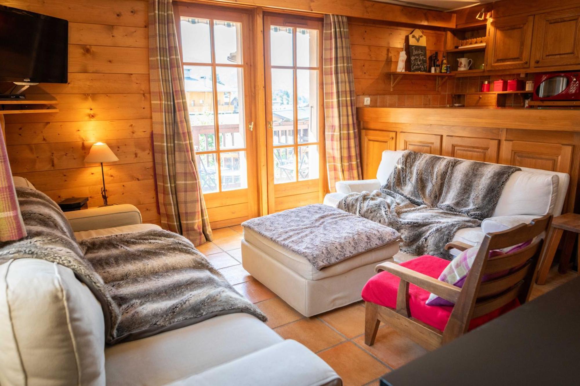 Warm 2-Bedroom Apartment Near The Tourist Office 梅杰夫 外观 照片